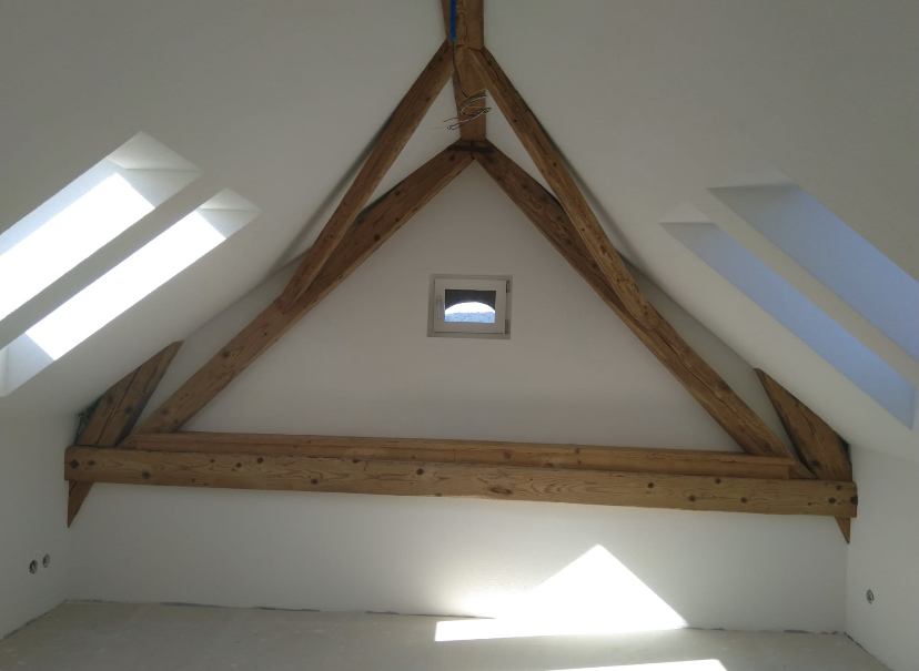 Ausgebautes Dachgeschoss mit Dachfenstern